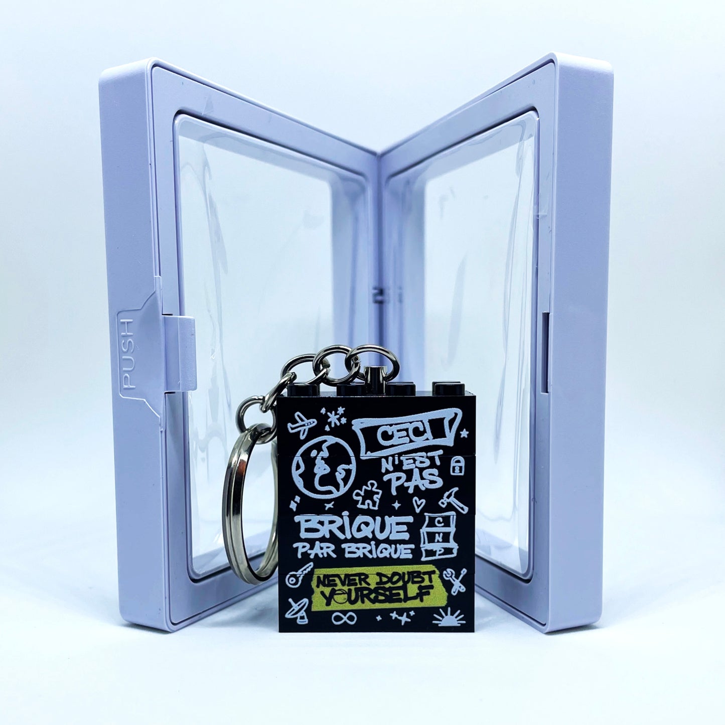 BRIQUE PAR BRIQUE (NOIR)