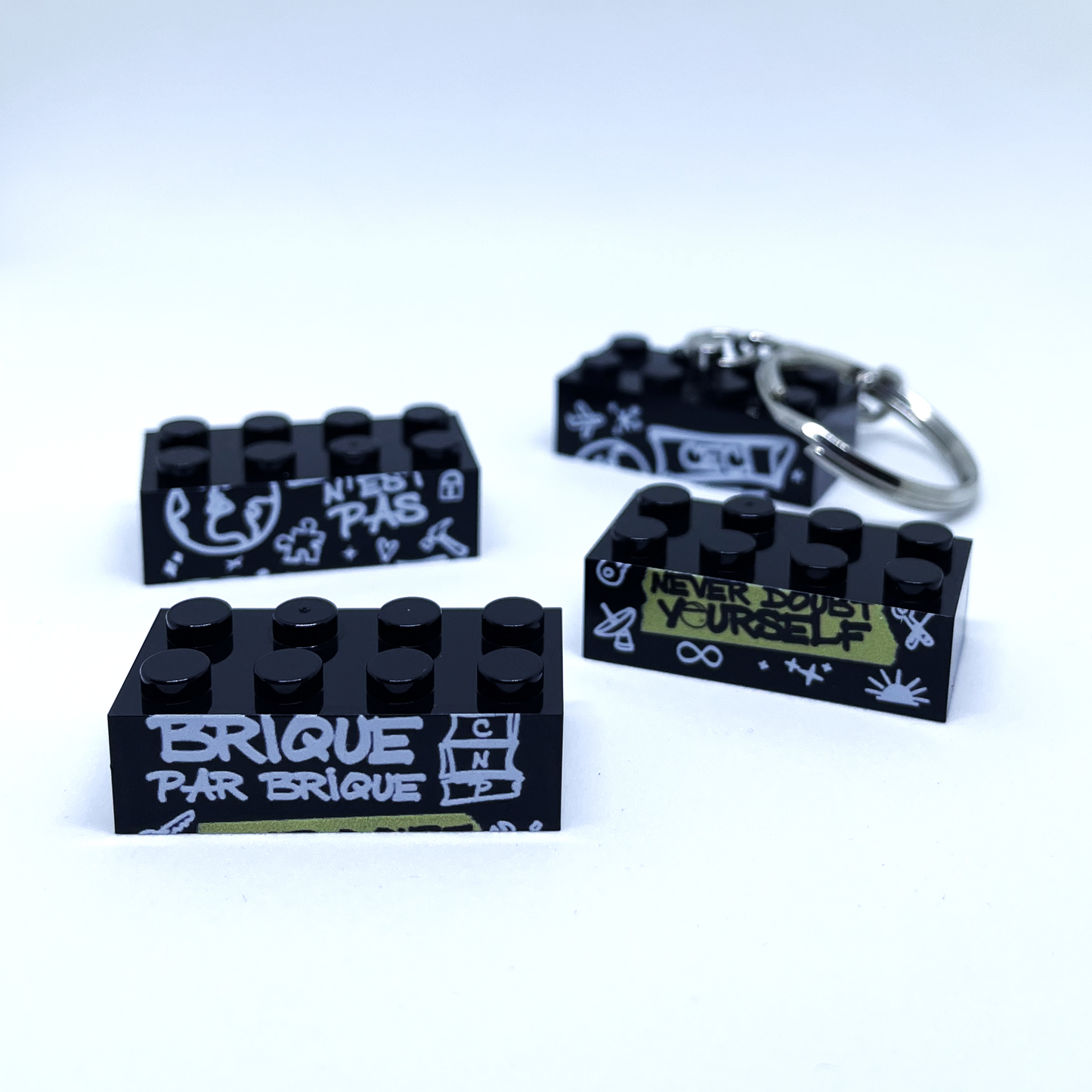 BRIQUE PAR BRIQUE (NOIR)