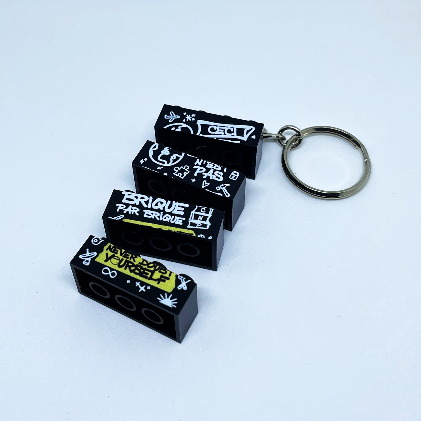 BRIQUE PAR BRIQUE (NOIR)